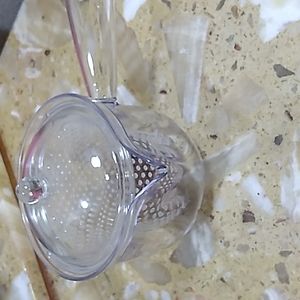 Clear teapot with built in filter